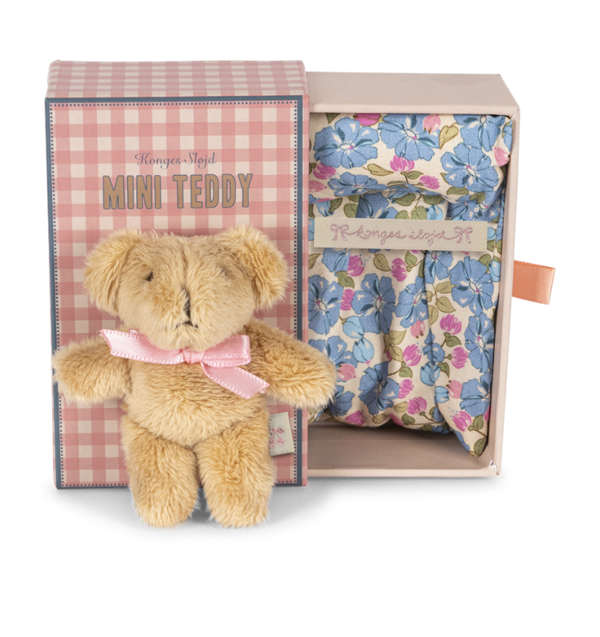TINY BEAR Display – 12 bamser i blandede materialer