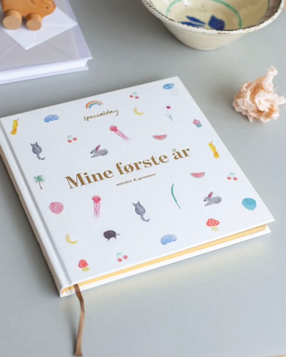 Barnets bog - mine første år - creme