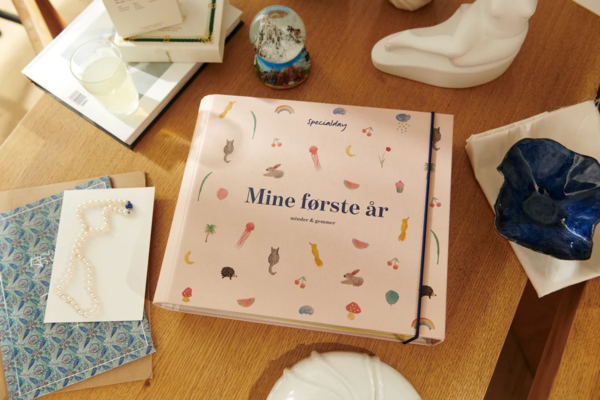 Barnets bog - mine første år - rosa album